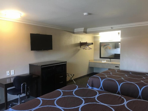 Hotel Seville - Ontario Airport/Chino image 26