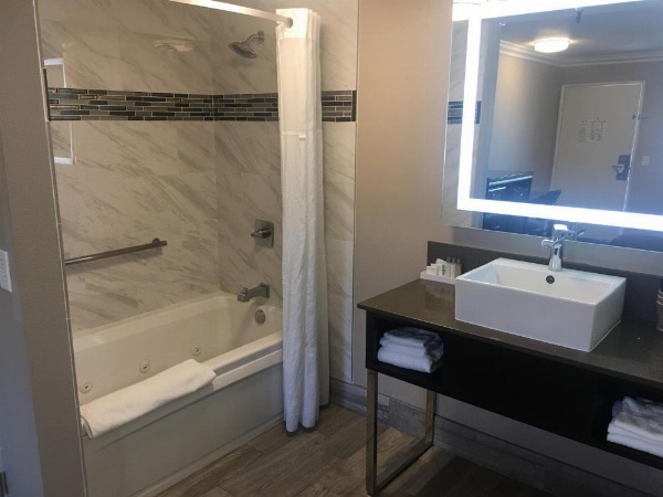 Hotel Seville - Ontario Airport/Chino image 8